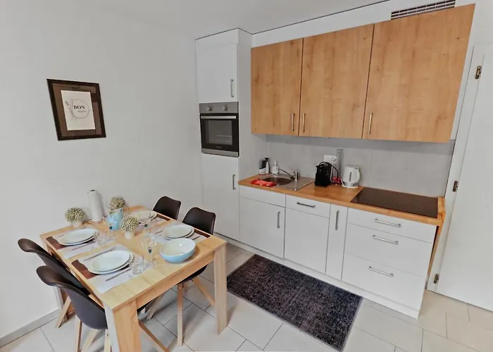 En Plein Centre De Montana * 克莱恩 蒙塔纳